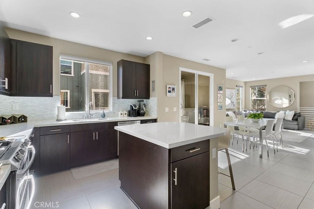 1 Empire Dr - Photo 7 of 26