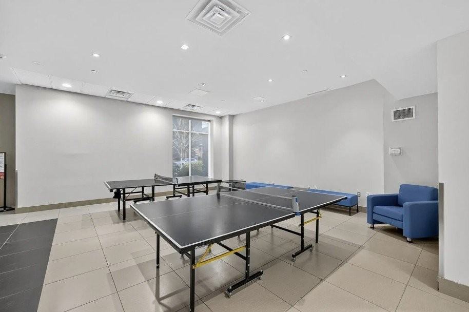 328 Regina St N - Photo 3 of 8