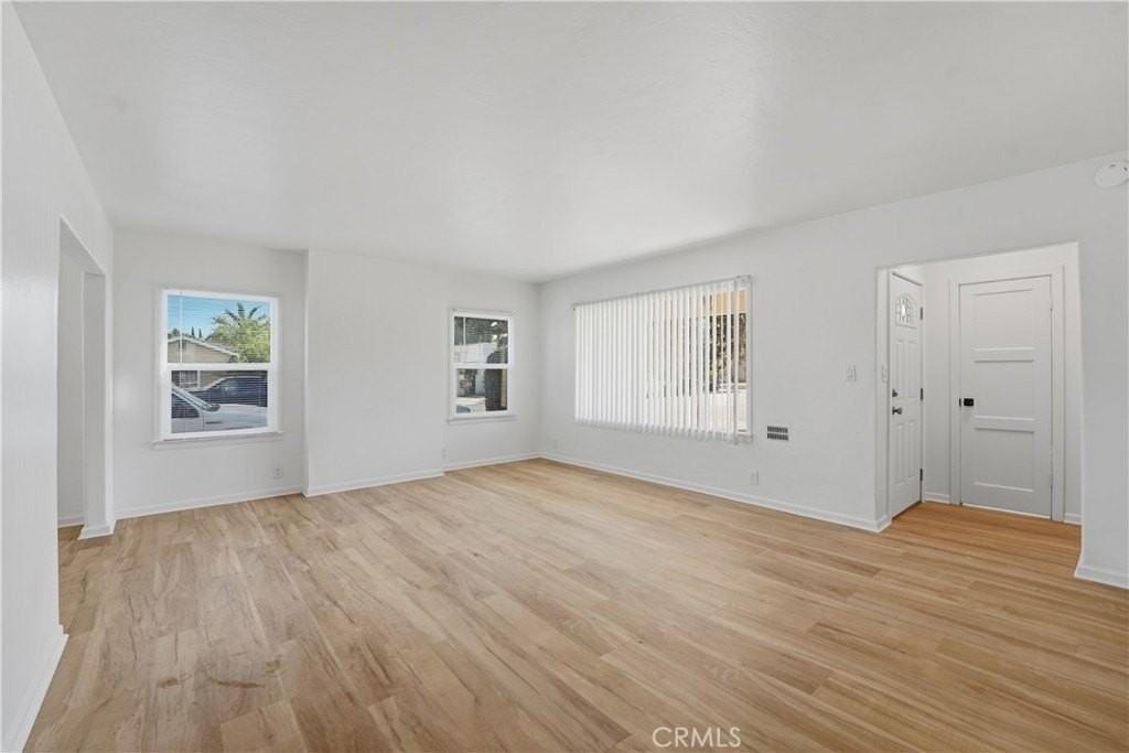 800 N Clementine St - Photo 5 of 26