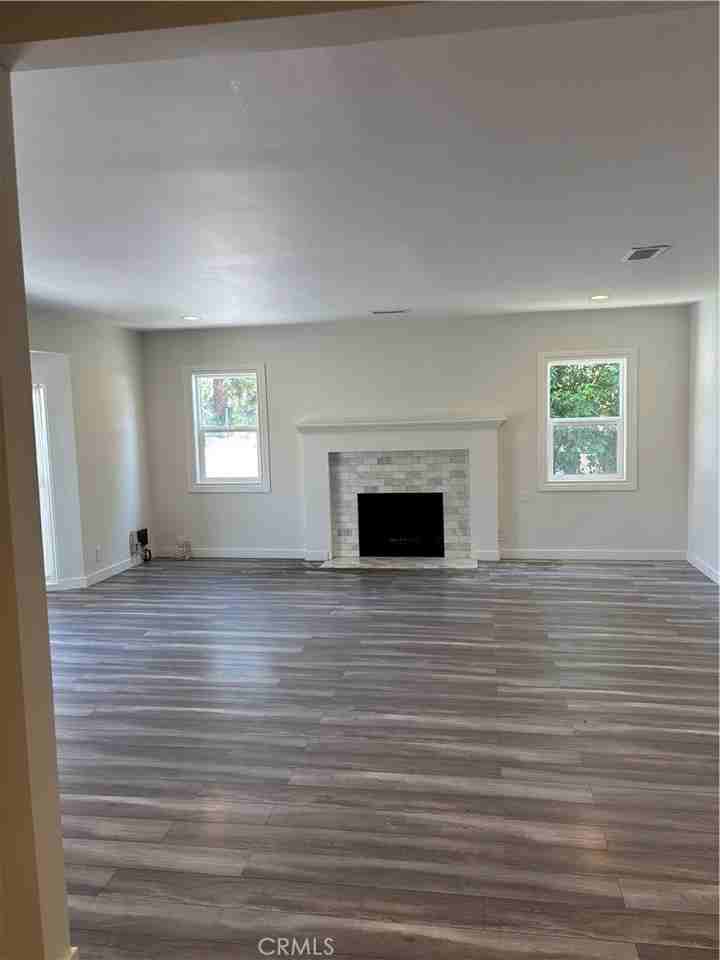 17218 Devonshire St - Photo 3 of 12