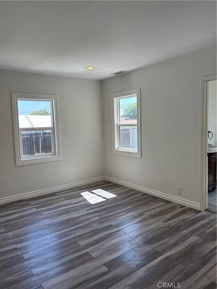 17218 Devonshire St - Photo 7 of 12