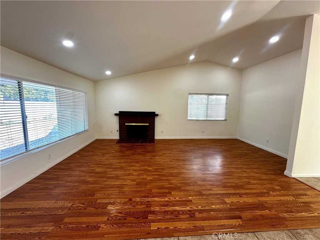 18562 Stare St - Photo 5 of 20