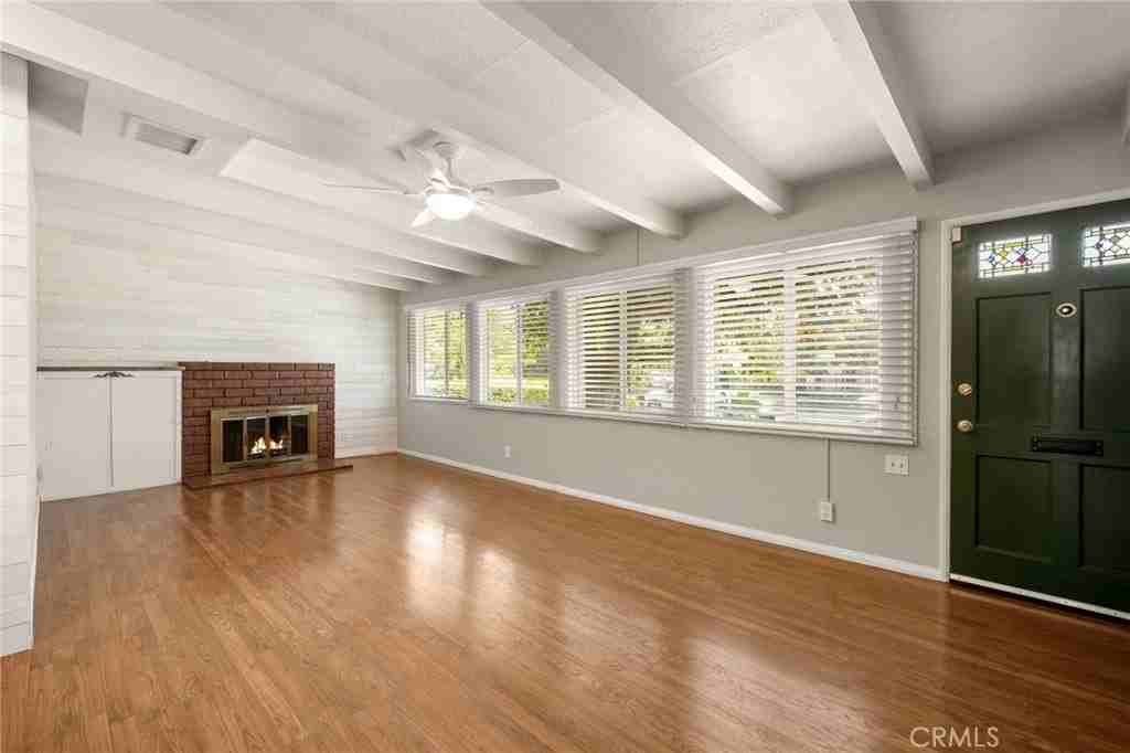 19113 Welby Way - Photo 4 of 21