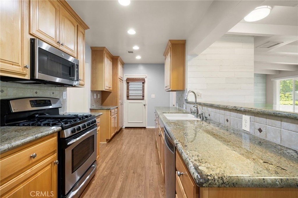 19113 Welby Way - Photo 6 of 21