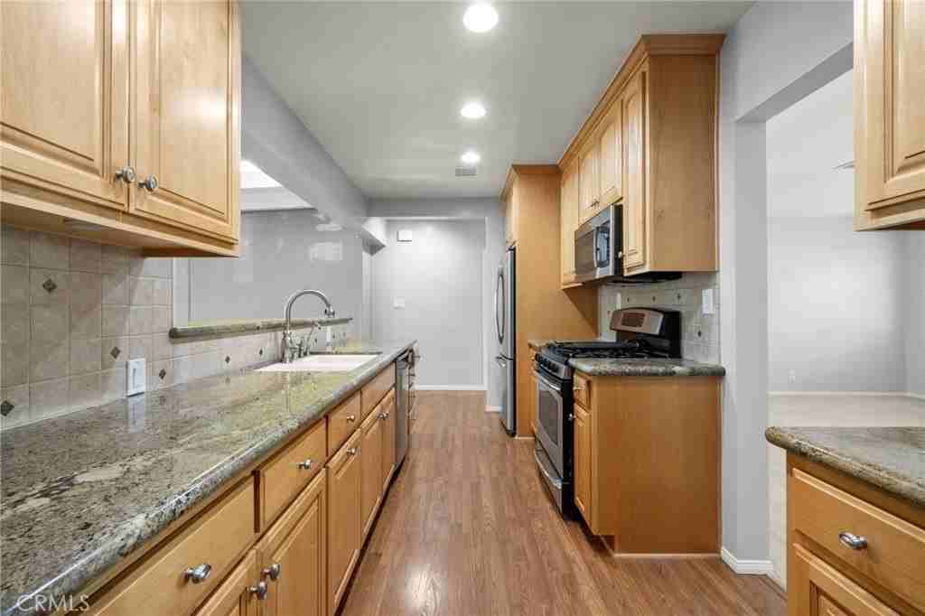 19113 Welby Way - Photo 7 of 21