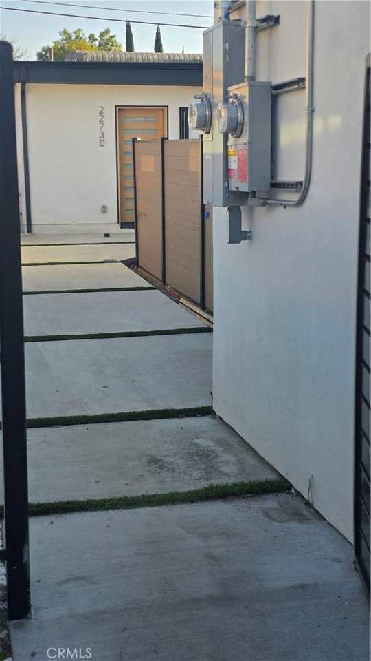 22730 Mariano St - Photo 5 of 31