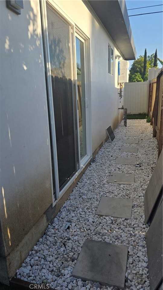 22730 Mariano St - Photo 7 of 31