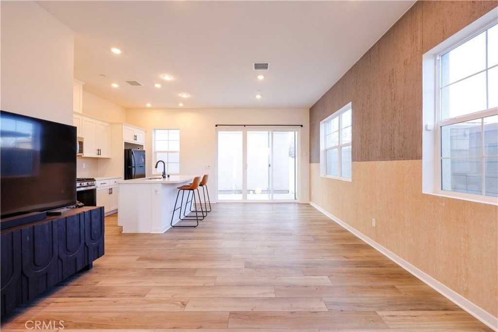 4437 S Fairmount Paseo - Photo 5 of 36