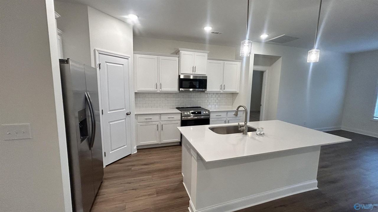 231 Jerrie Lynn Blvd - Photo 3 of 32