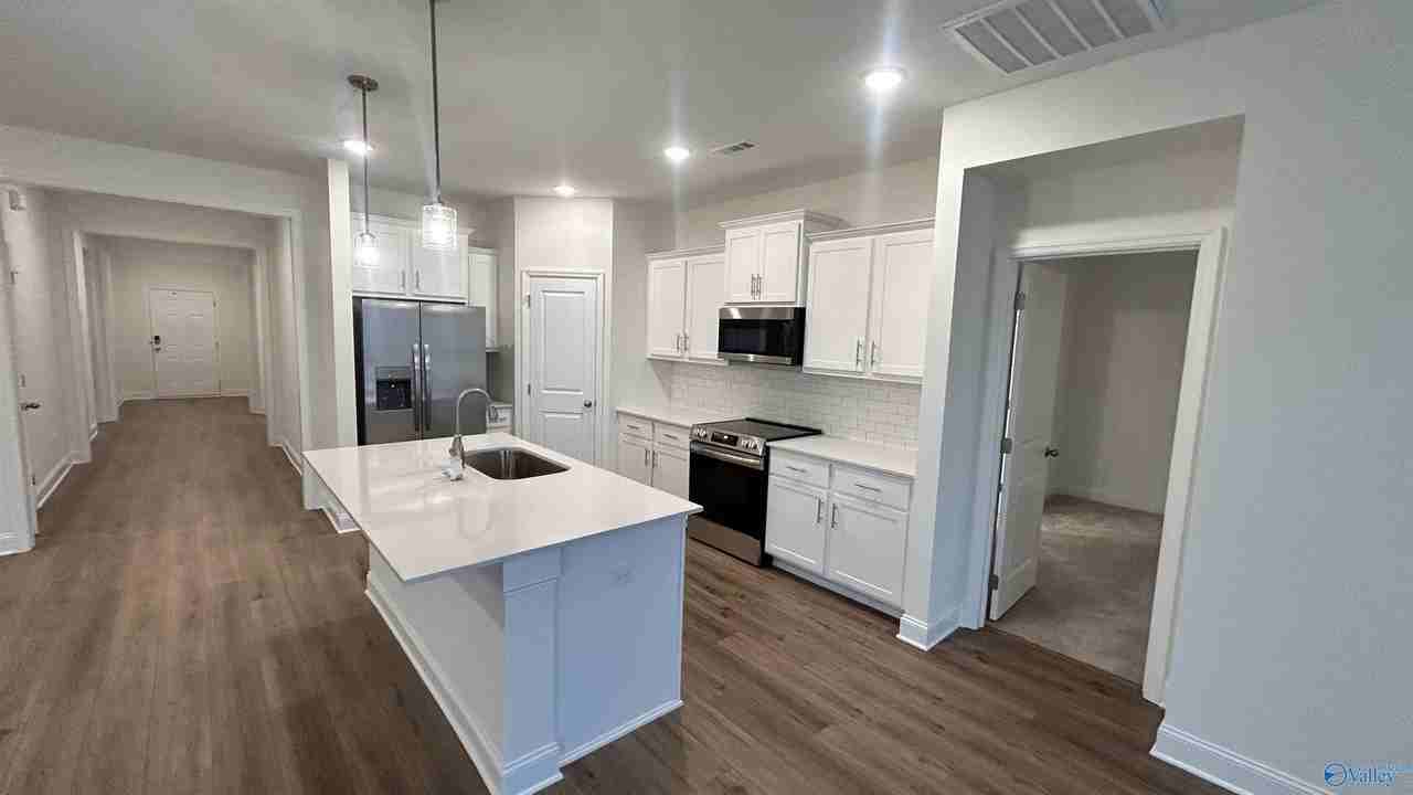 231 Jerrie Lynn Blvd - Photo 4 of 32