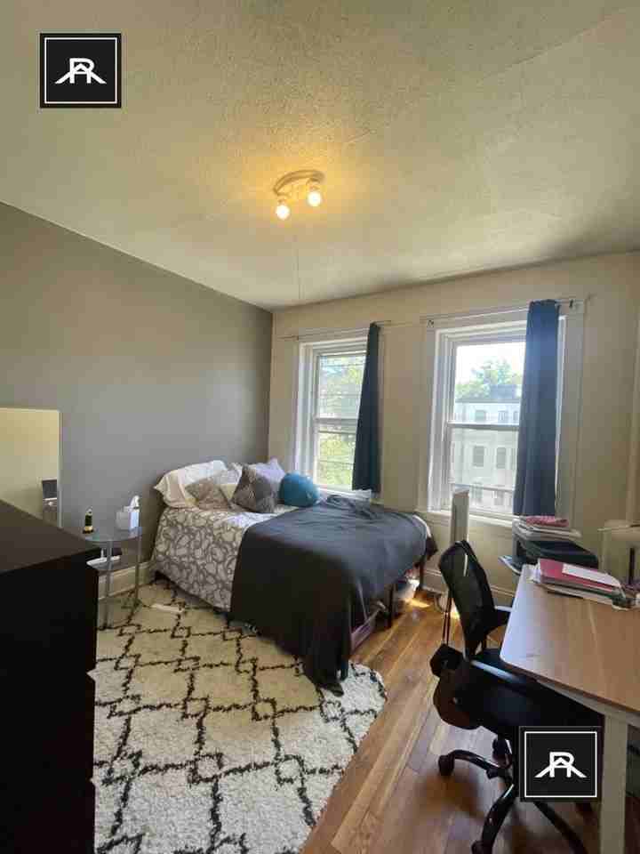 1558 Commonwealth Ave - Photo 5 of 5