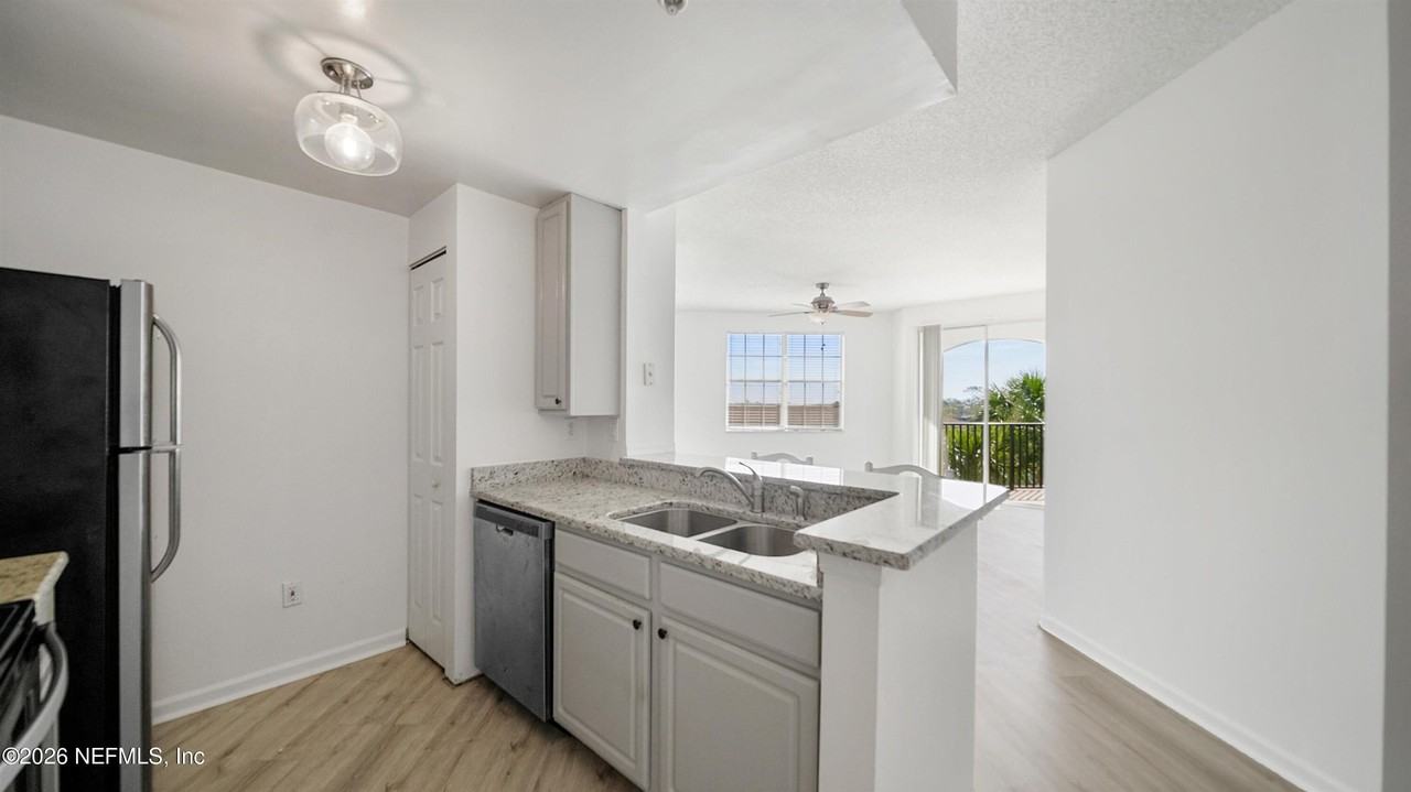 1050 Bella Vista Blvd Unit 10-302 - Photo 5 of 37