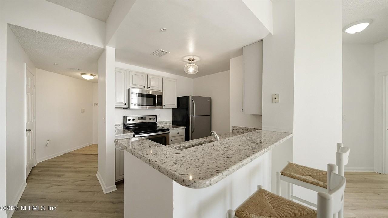 1050 Bella Vista Blvd Unit 10-302 - Photo 7 of 37