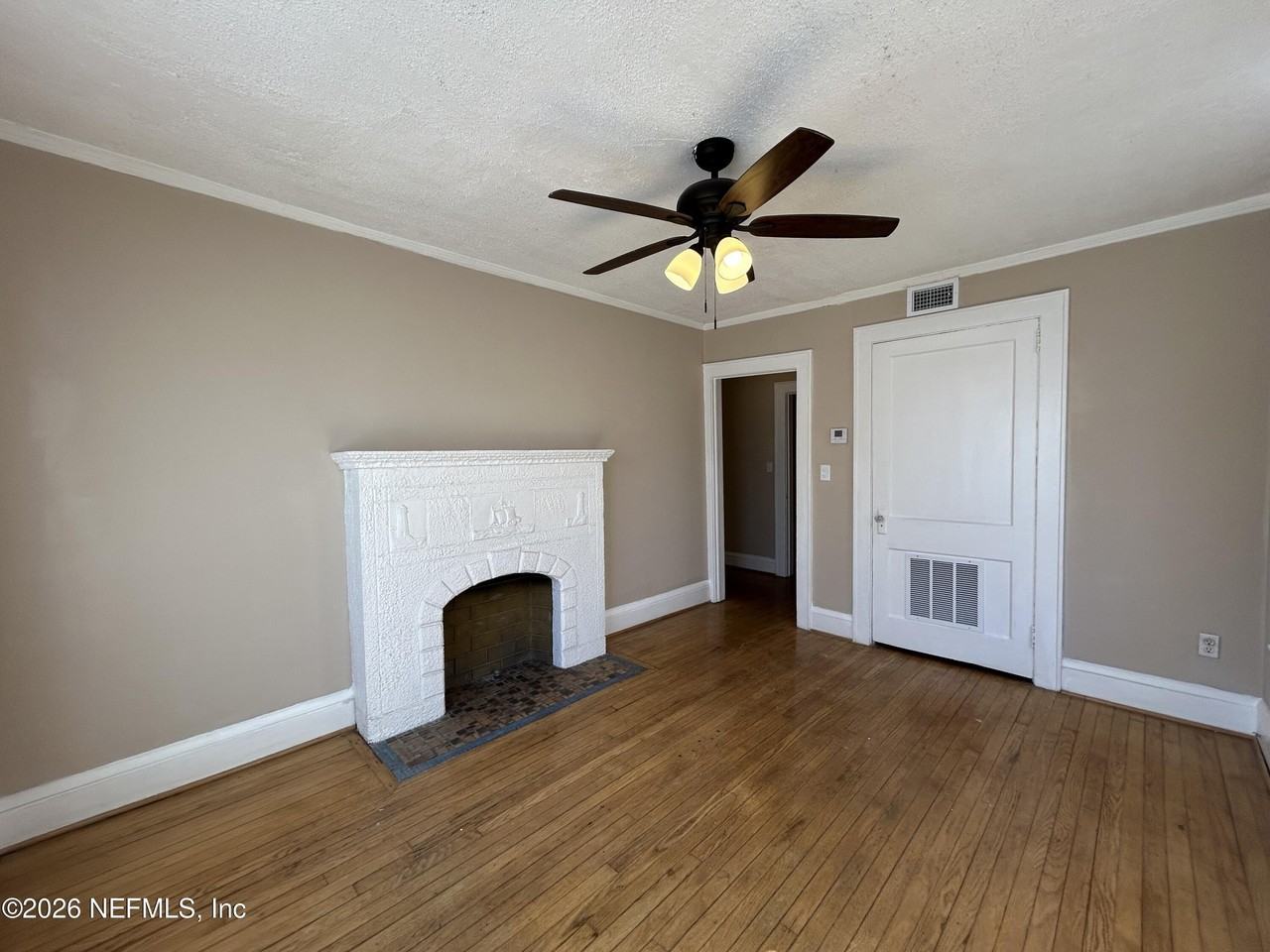 2619 College St Apt 2 - Photo 3 of 12