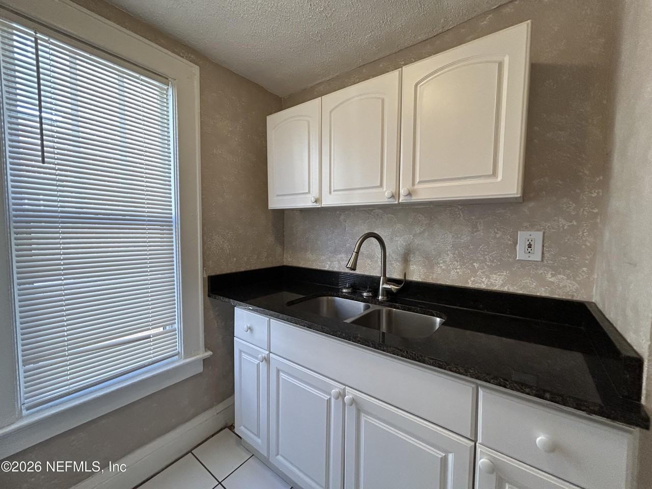 2619 College St Apt 2 - Photo 6 of 12