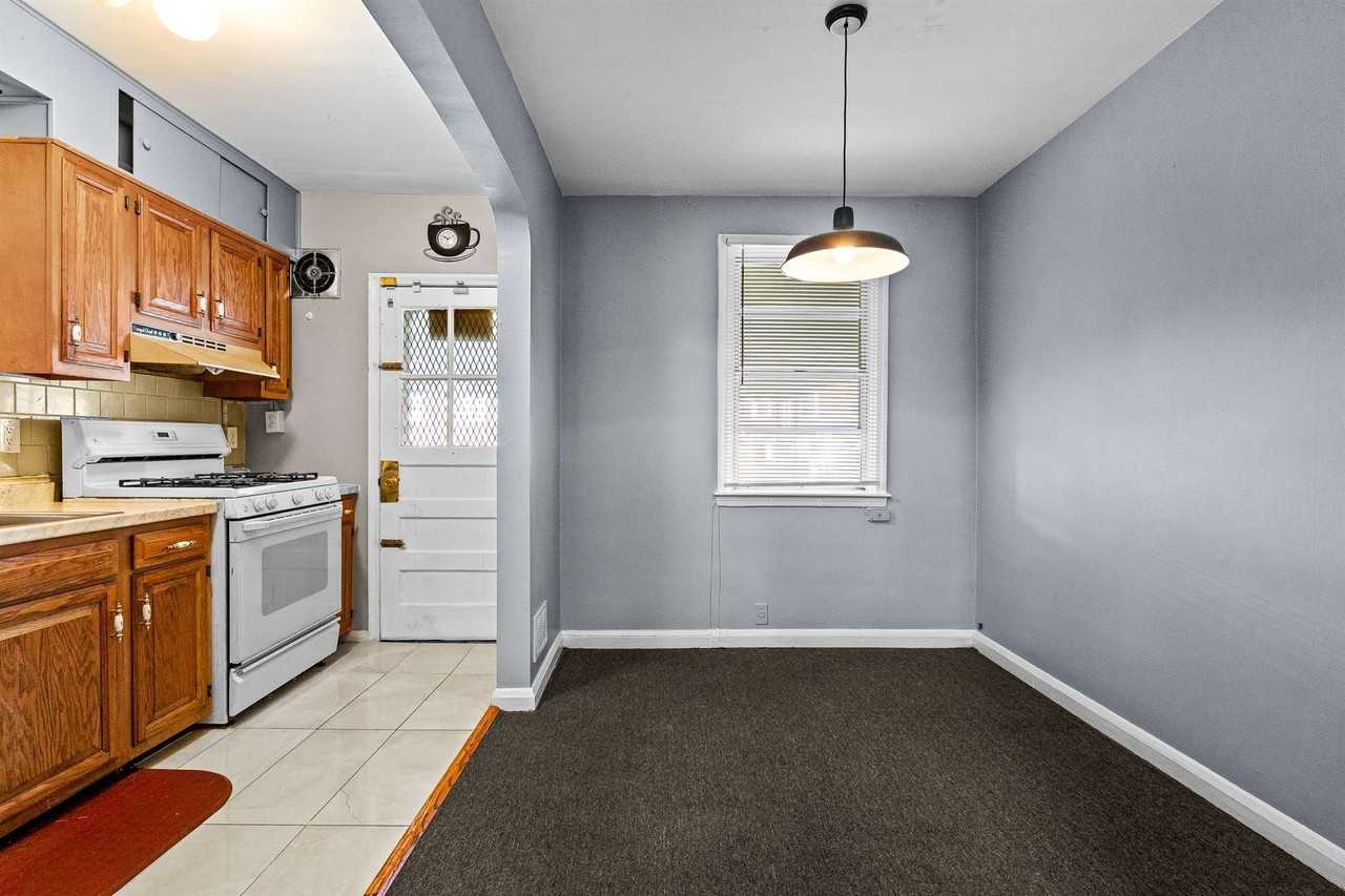 1300 N Potomac St - Photo 4 of 16