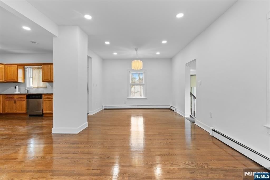 6 Cottage Pl - Photo 4 of 47