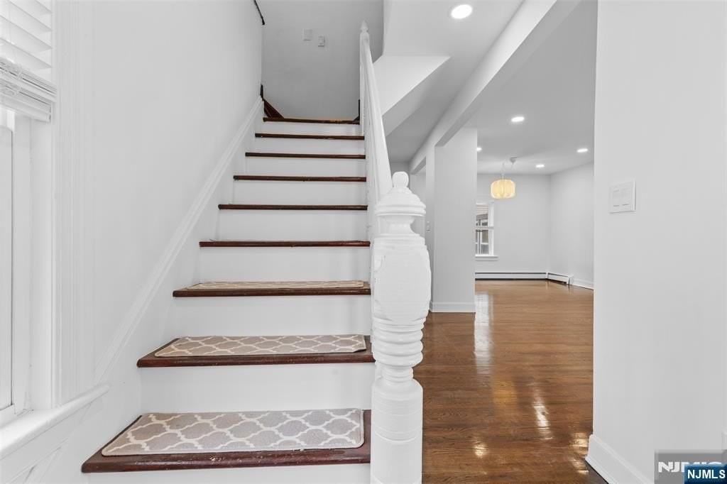 6 Cottage Pl - Photo 5 of 47