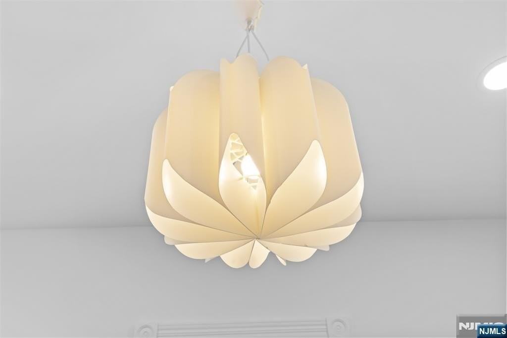 6 Cottage Pl - Photo 7 of 47