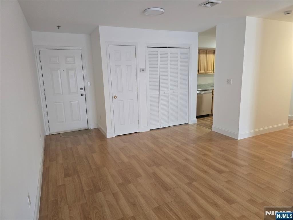 65 Fairview St Apt 1h - Photo 3 of 14