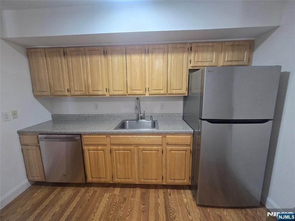 65 Fairview St Apt 1h - Photo 5 of 14