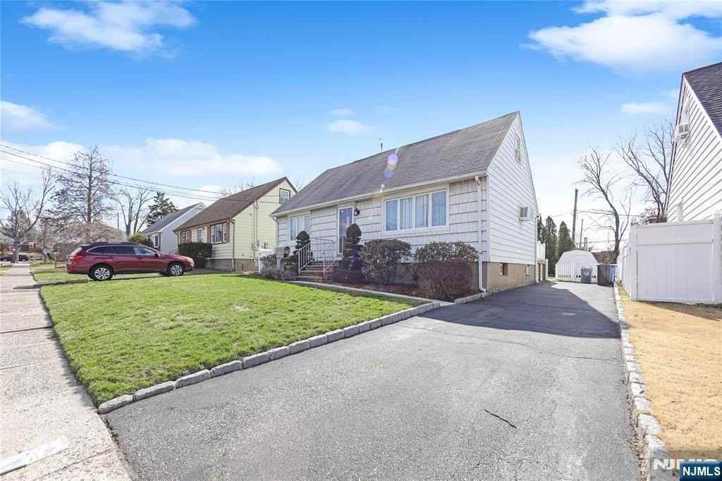 340 Kipp Ave - Photo 3 of 30