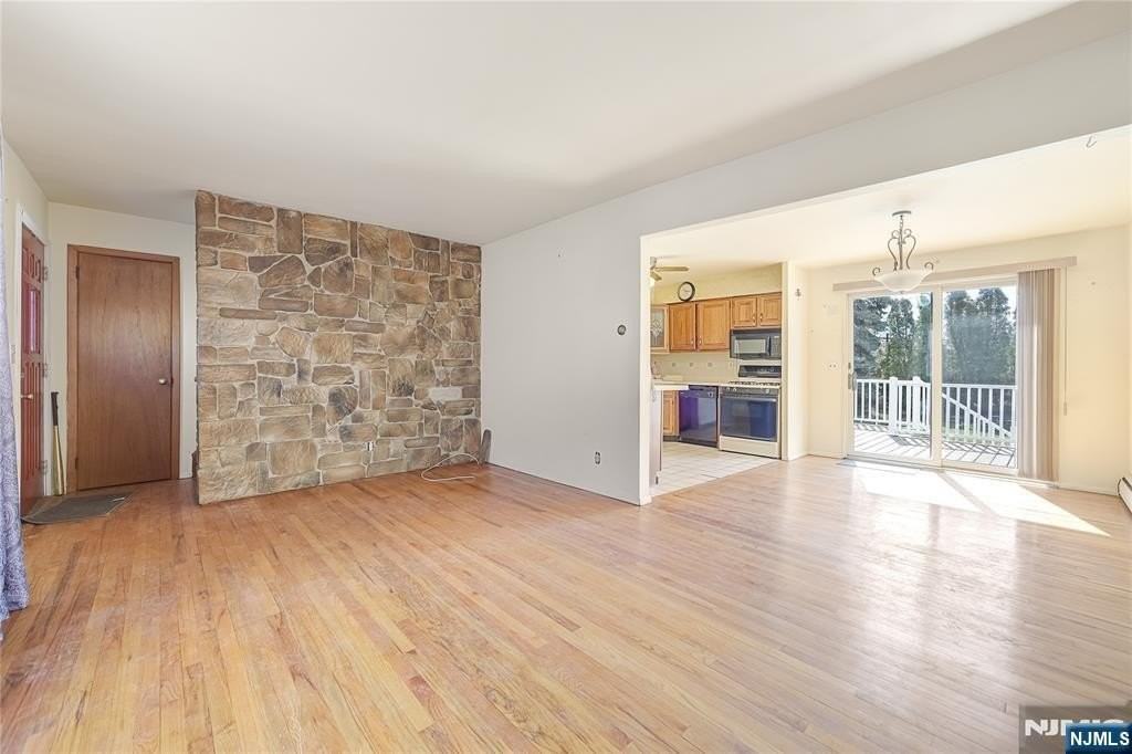 340 Kipp Ave - Photo 5 of 30