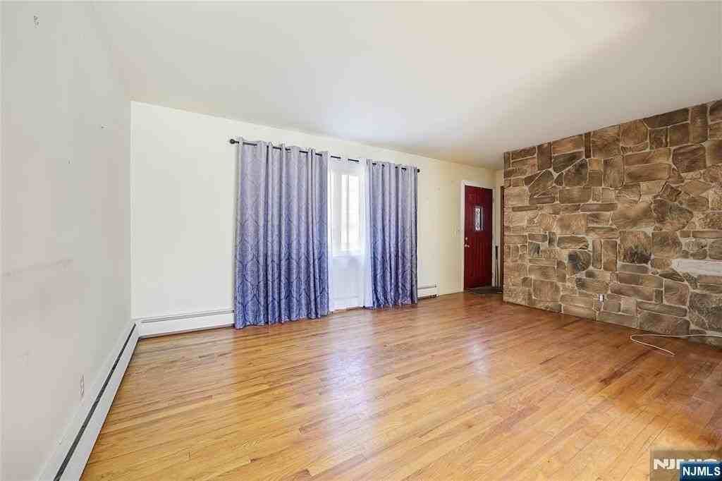 340 Kipp Ave - Photo 6 of 30