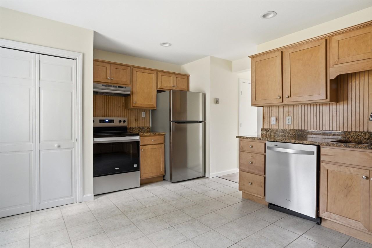 4 Linda Ln #5 - Photo 5 of 27