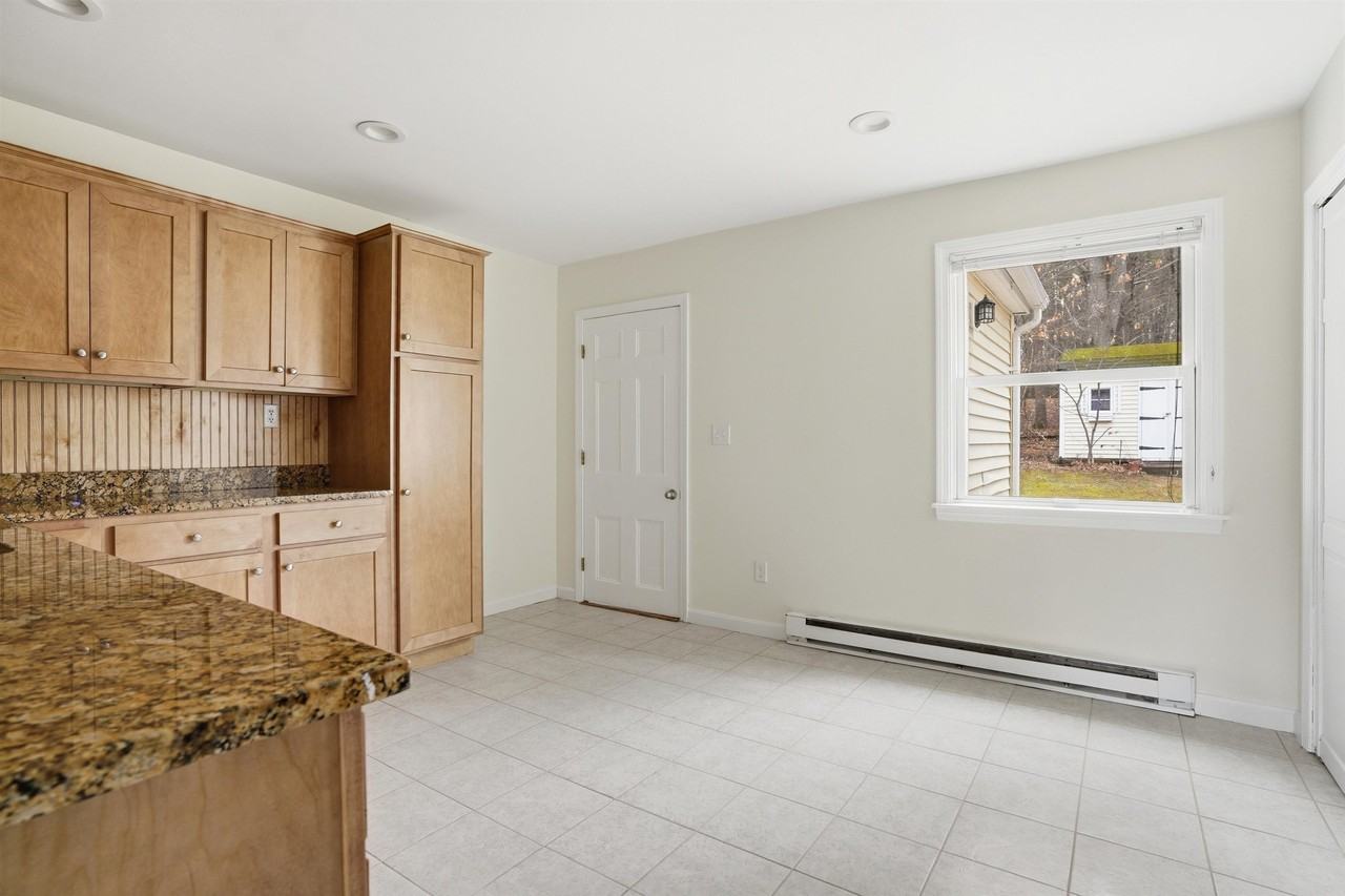 4 Linda Ln #5 - Photo 6 of 27