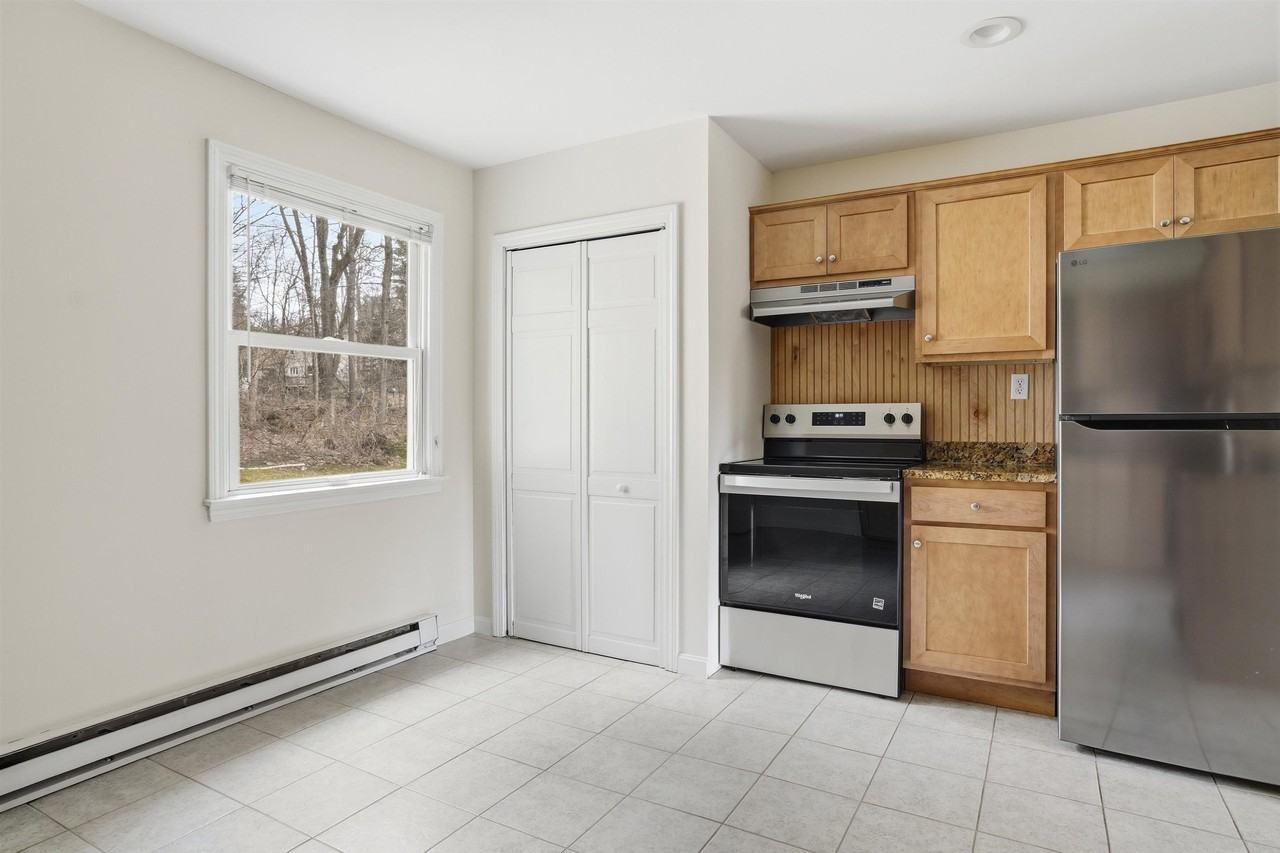 4 Linda Ln #5 - Photo 7 of 27