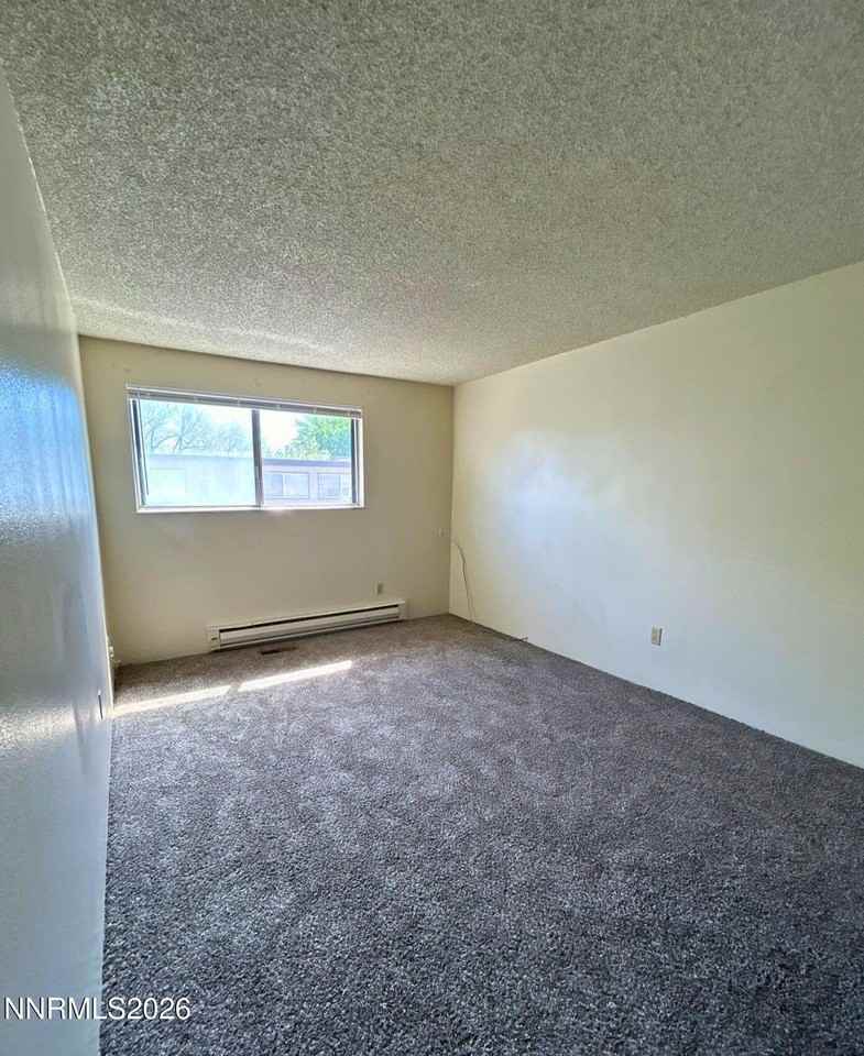 1664 Manchester Way - Photo 6 of 11