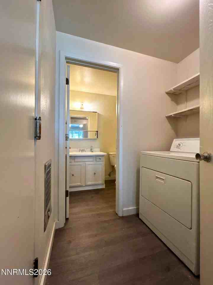 1664 Manchester Way - Photo 7 of 11