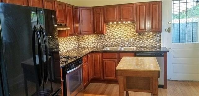 1118 Foucher St - Photo 5 of 15