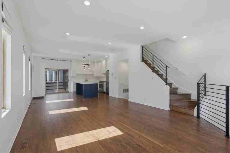 448 N Carpenter St - Photo 2 of 10