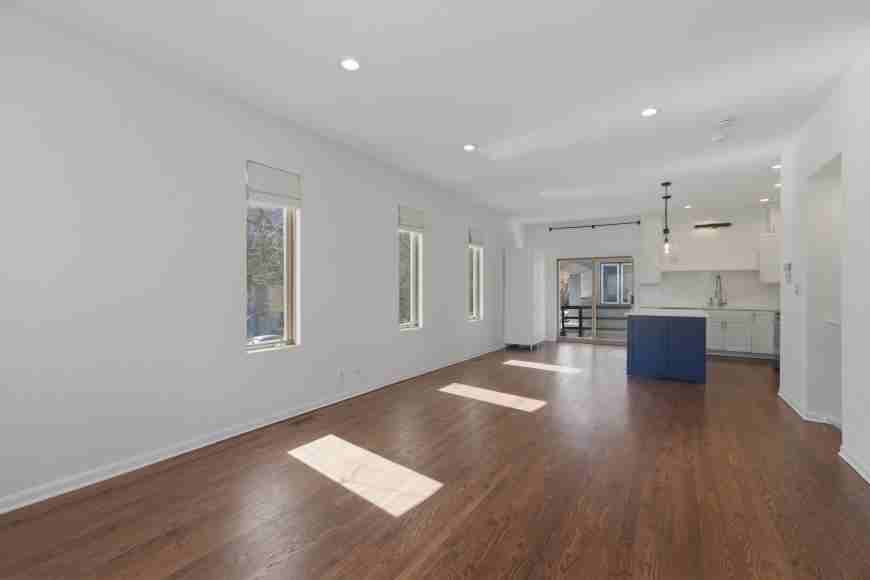 448 N Carpenter St - Photo 3 of 10