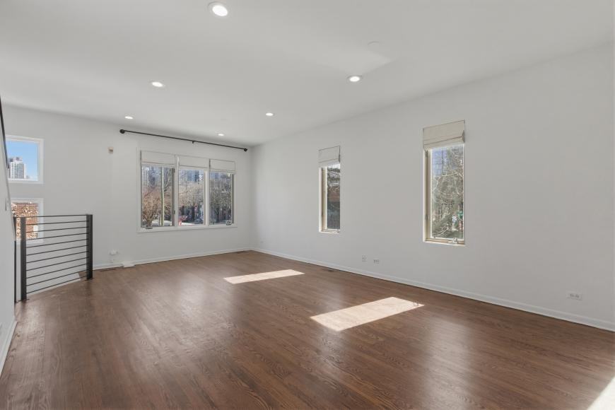 448 N Carpenter St - Photo 4 of 10