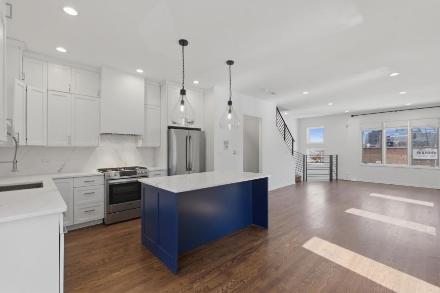 448 N Carpenter St - Photo 5 of 10