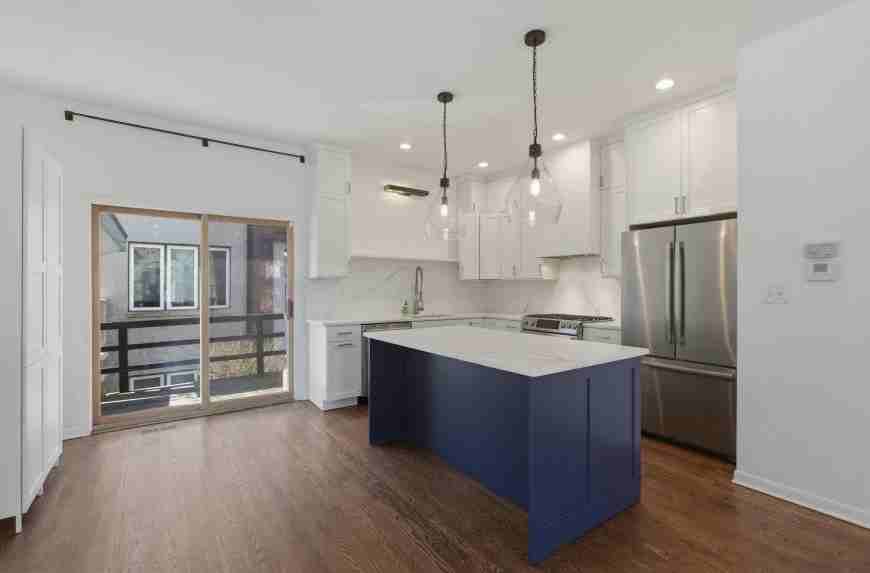 448 N Carpenter St - Photo 6 of 10