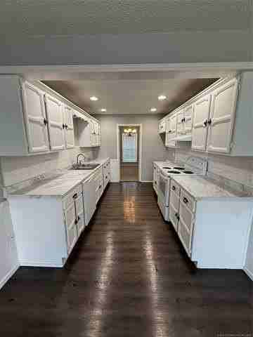 7330 S Canton Ave - Photo 2 of 16