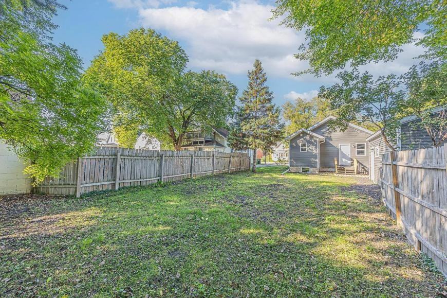 1208 University Dr S - Photo 2 of 10