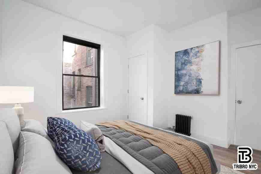 1719 E 8th St - Photo 3 of 7