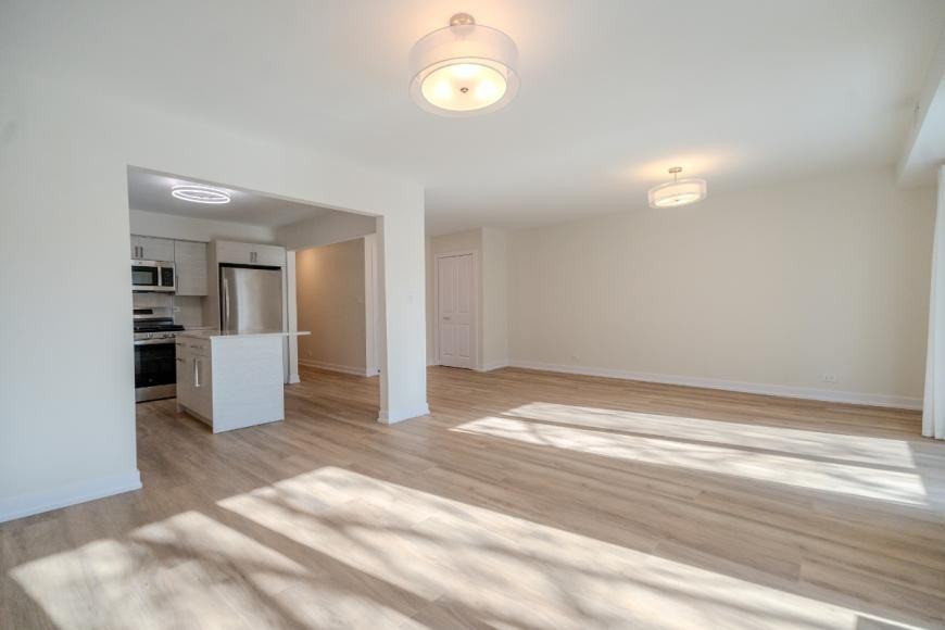 2740 W Farragut Ave - Photo 4 of 10