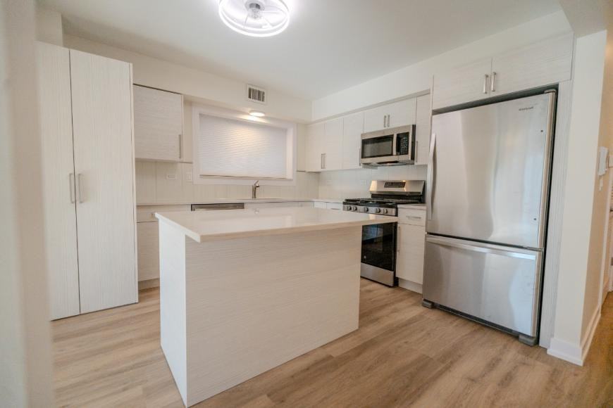 2740 W Farragut Ave - Photo 7 of 10