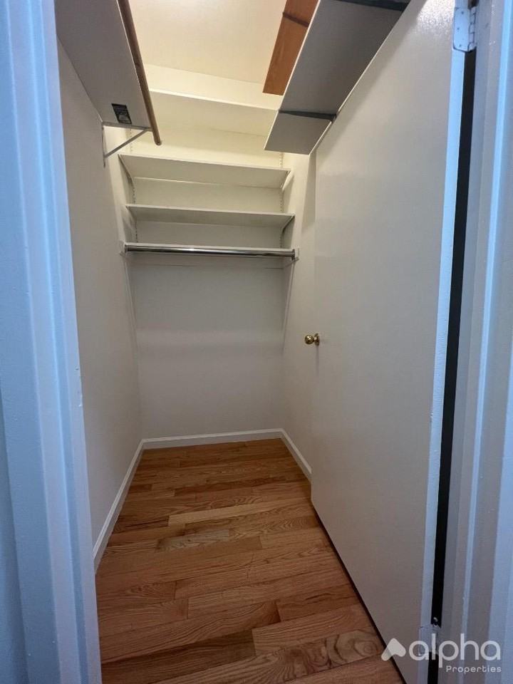 628 E 11st St - Photo 2 of 6