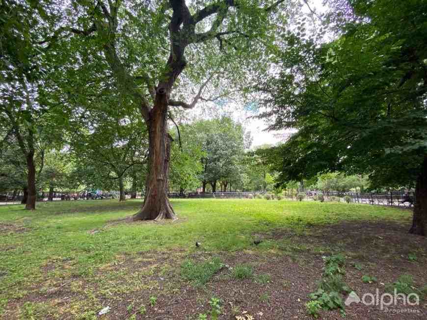 628 E 11st St - Photo 6 of 6