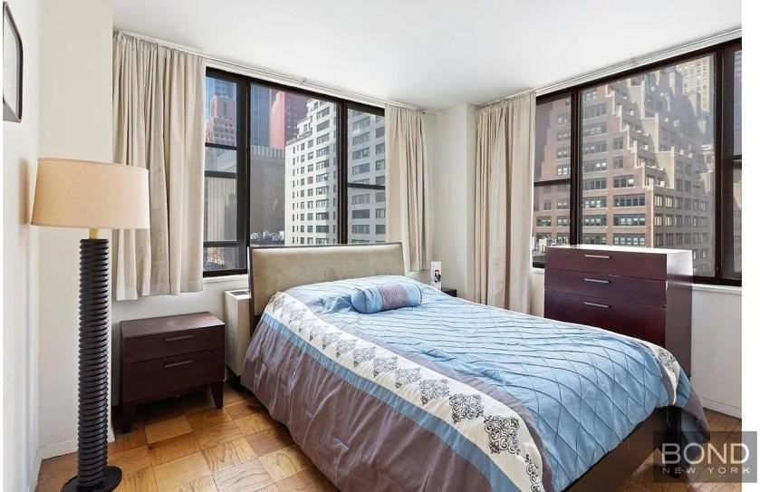 301 E 45th St - Photo 6 of 9