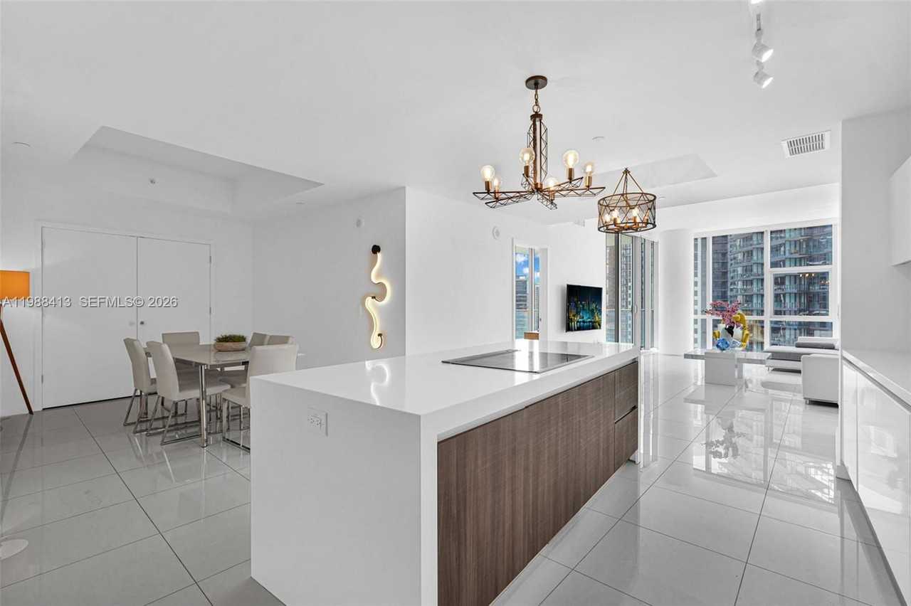851 Ne 1st Ave - Photo 6 of 8