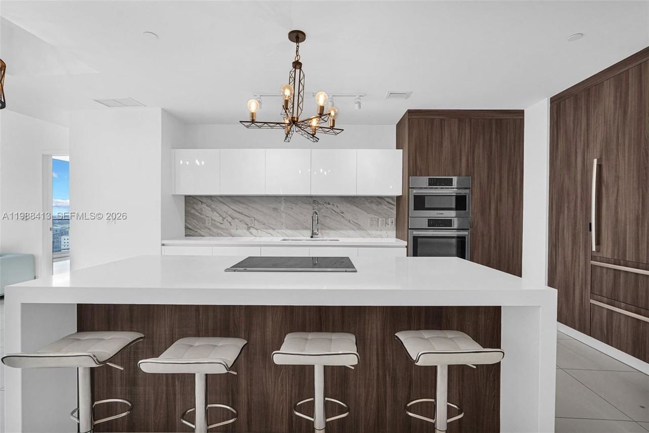 851 Ne 1st Ave - Photo 7 of 8