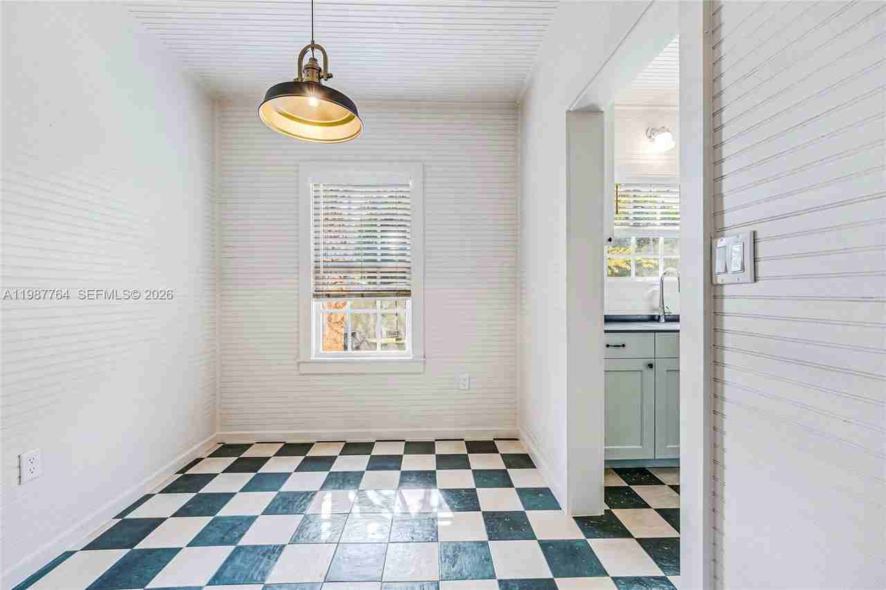 3826 Oak Ave - Photo 5 of 8